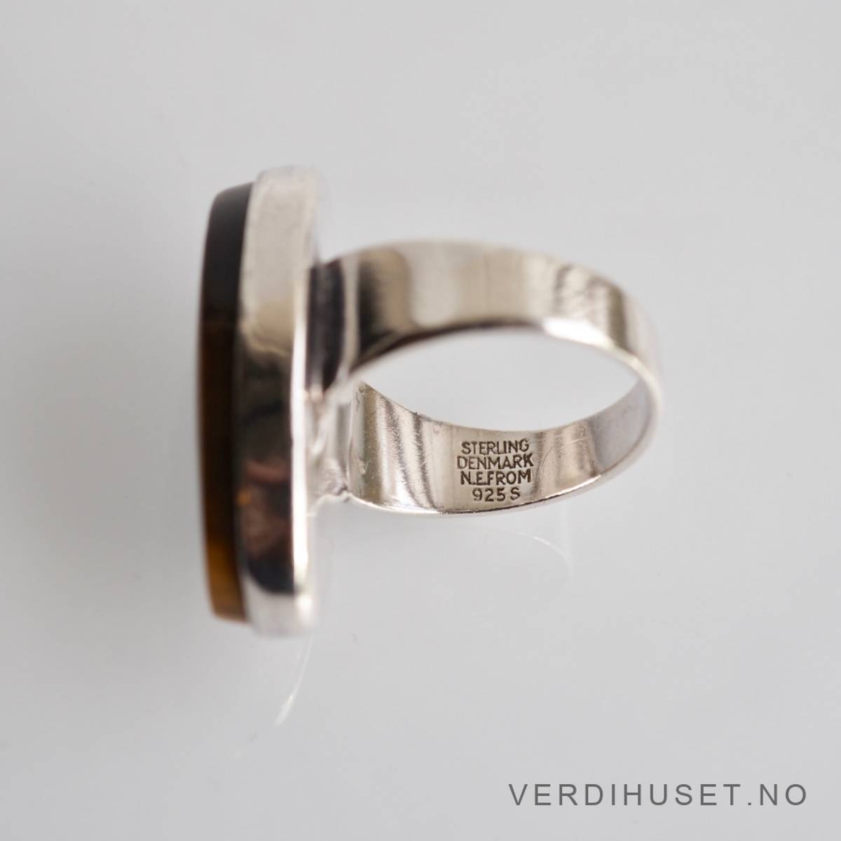 Ring i slv med tigerye - N.E. From