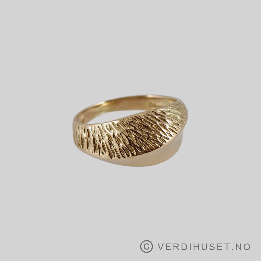 Ring i 14 K gull