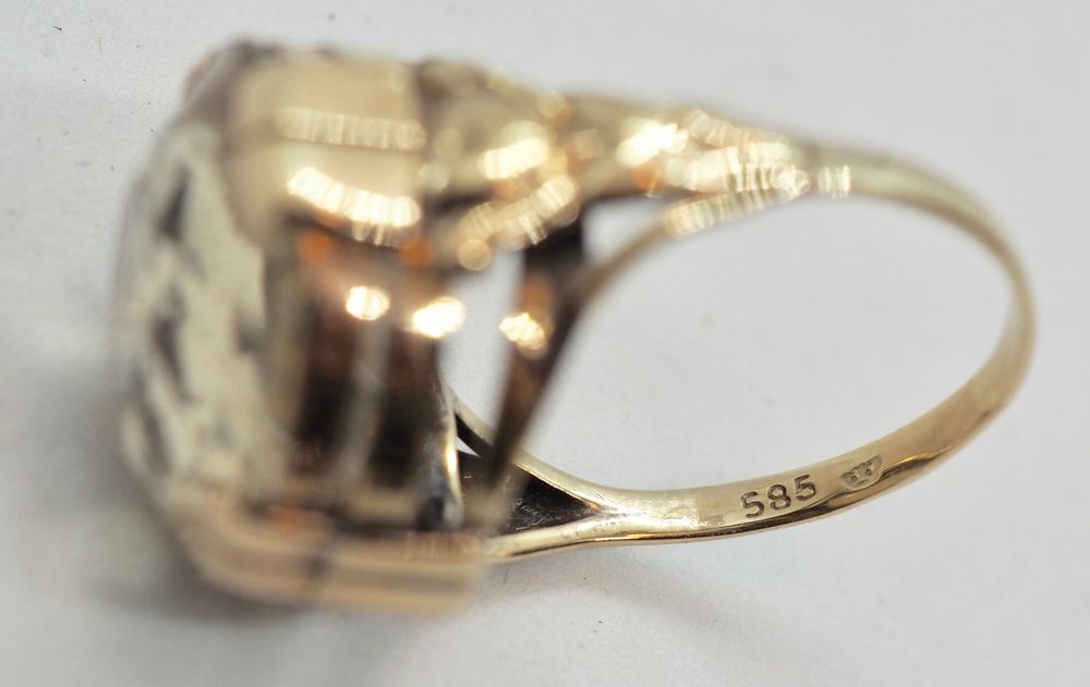 Ring i 14 K gull med stor sten 