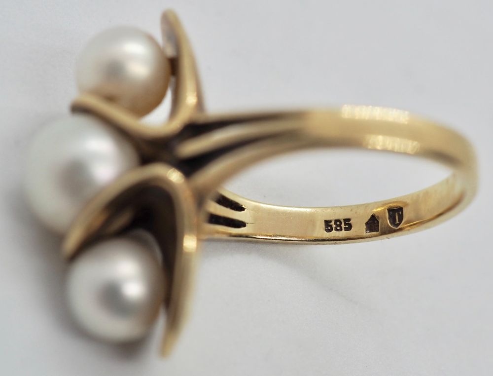 Ring i 14 K gull med 3 perler