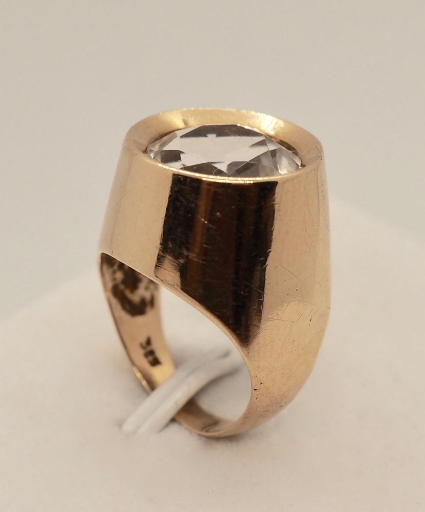Ring i 14 k gull med stor blank sten