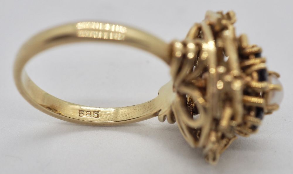 Ring i 14 K gull med perle og blå stener