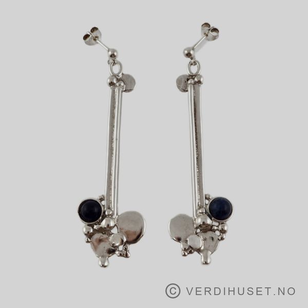 Hovedbilde Ørepynt i sølv med blå sten