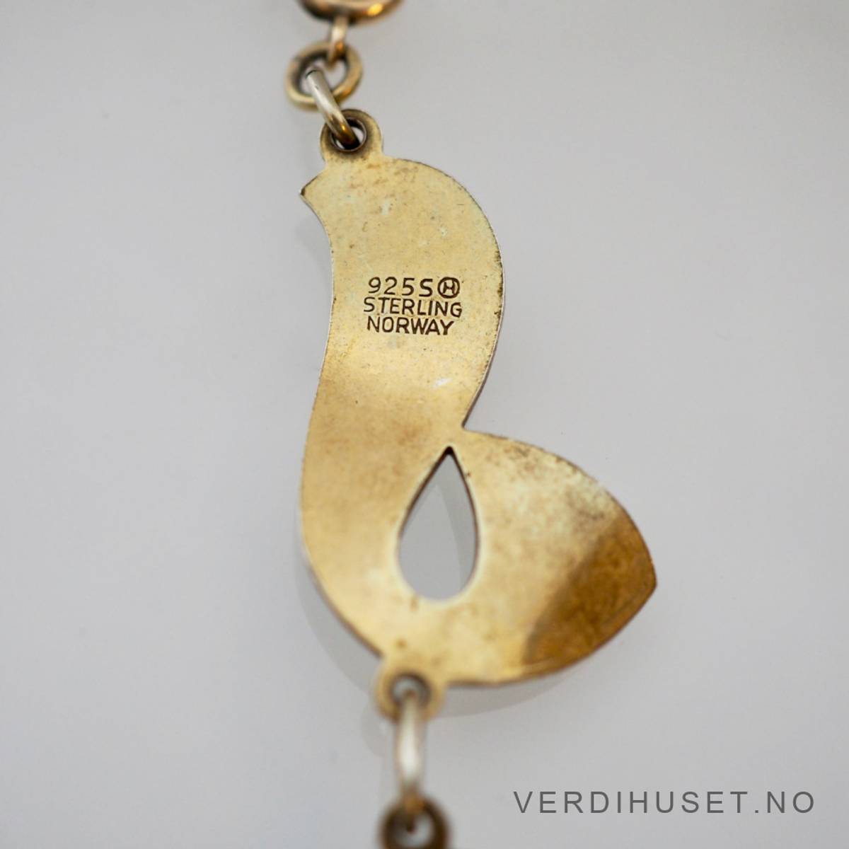 Halssmykke i sølv og hvit emalje - Ivar T. Holth