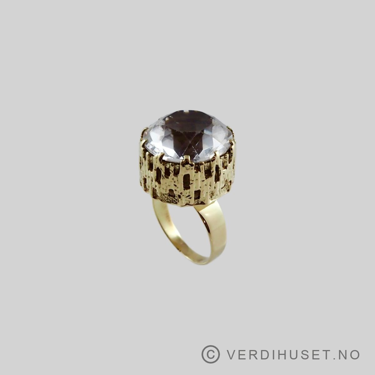 Ring i 14 K gull med blank sten