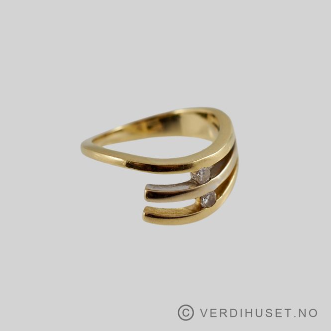 Hovedbilde Ring i 18 K gull med 2 blanke stener