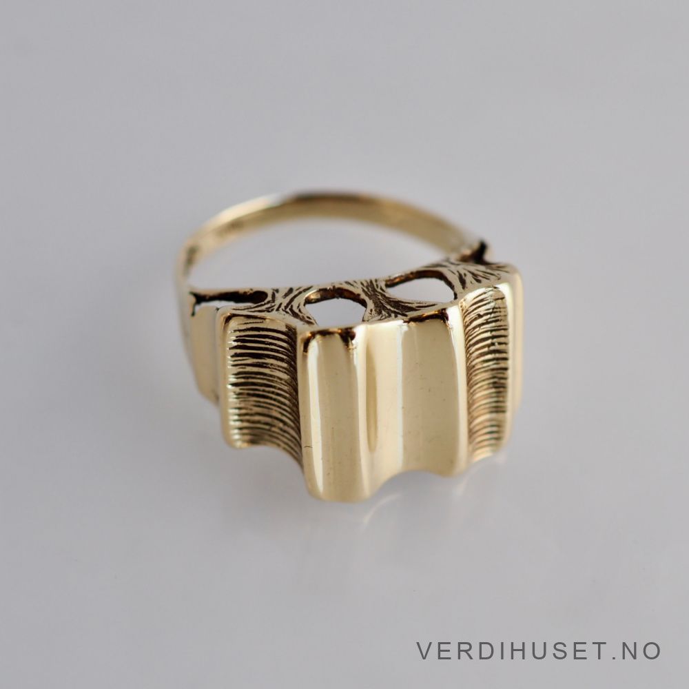 Ring i 14 K gull