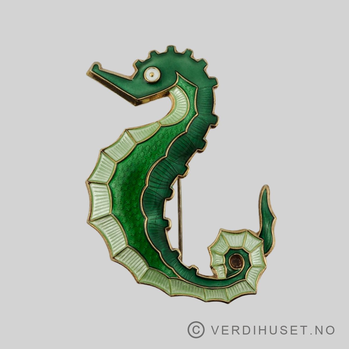 Brosje i forgylt sølv med grønn emalje - 