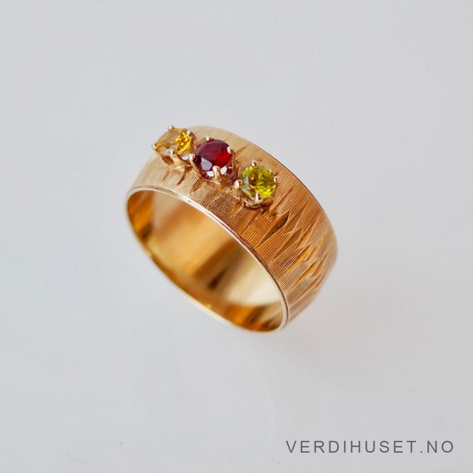 Hovedbilde Ring i 14 K gull med tre stener