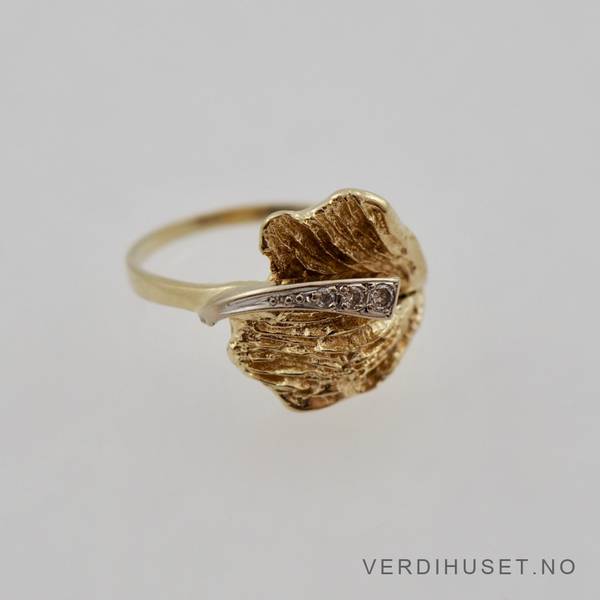 Hovedbilde Ring i 14 K gull med 3 blanke stener