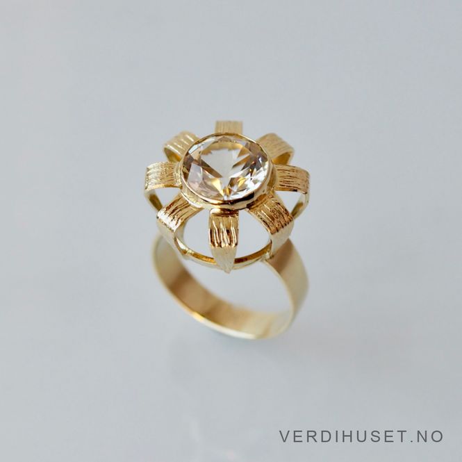 Hovedbilde Ring i 14 K gull med blank sten