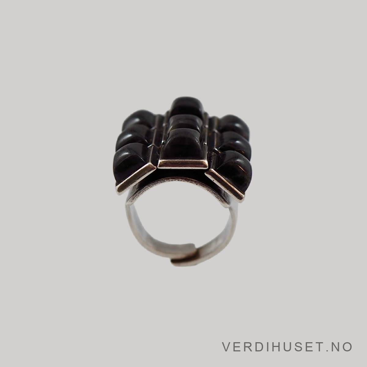 Kraftig ring i sølv med 9 stener - UNI D-A