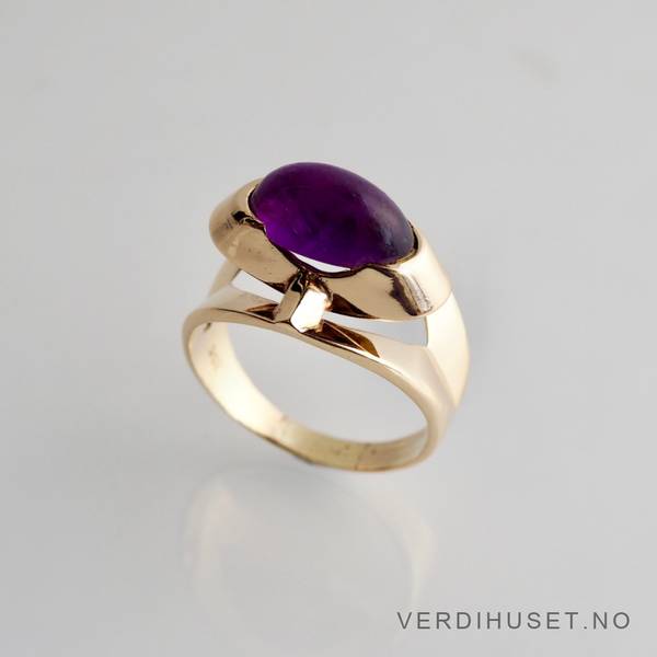 Hovedbilde Ring i 14 K gull med lilla sten
