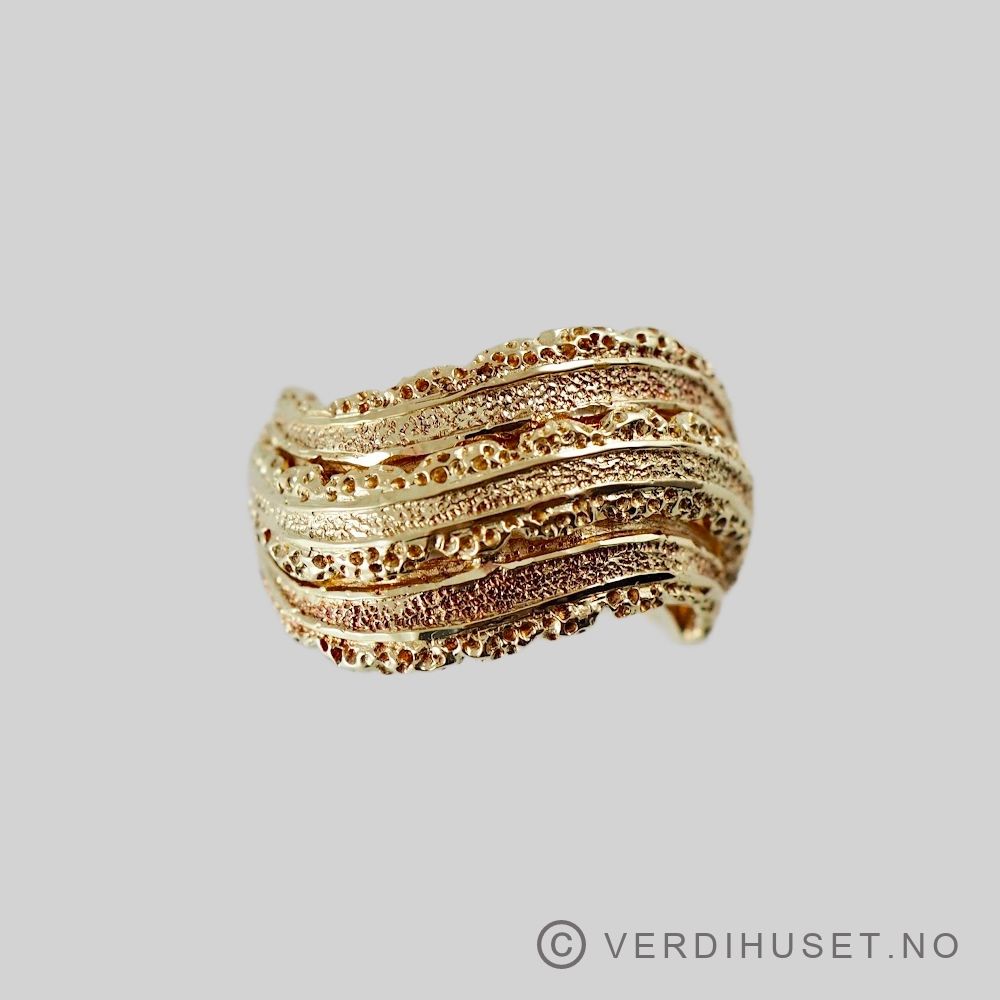 Ring i 14 K gull
