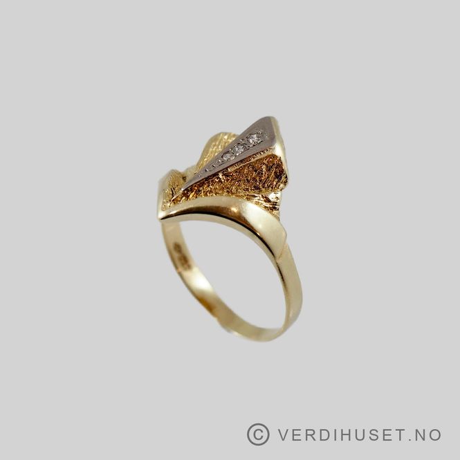 Hovedbilde Ring i 14 K gull med blanke stener