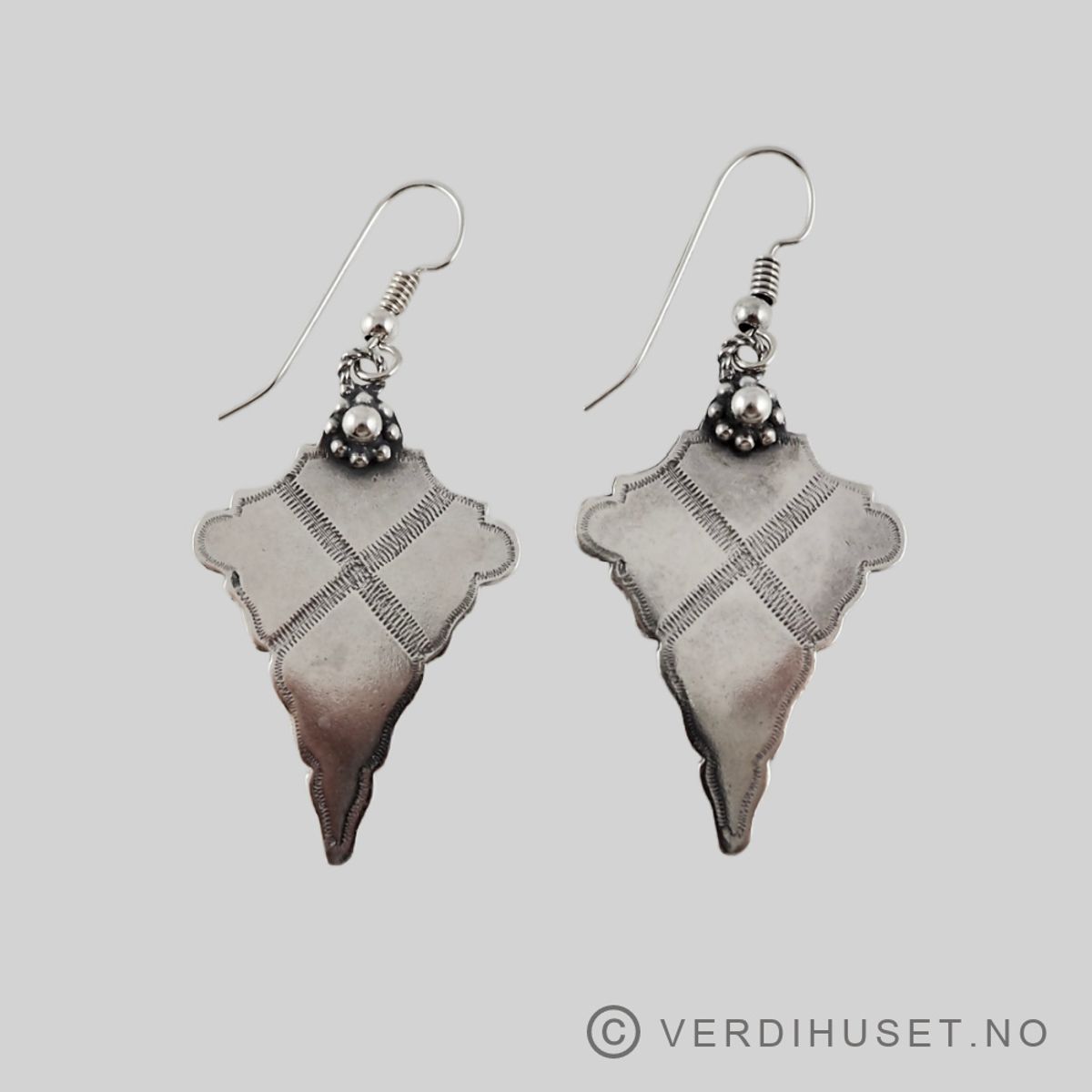 Ørepynt i oksidert sølv