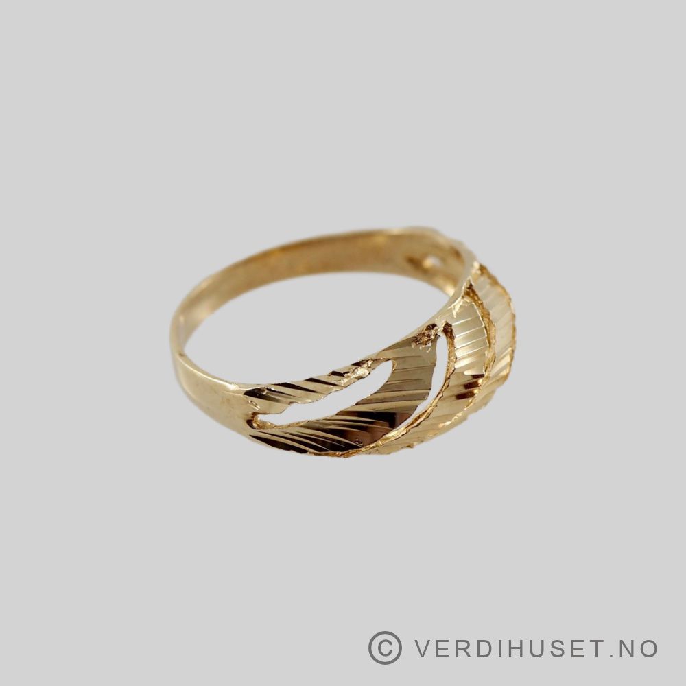 Ring i 14 K gull