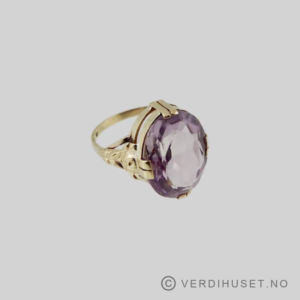 Hovedbilde Ring i 14 K gull med lys lilla sten