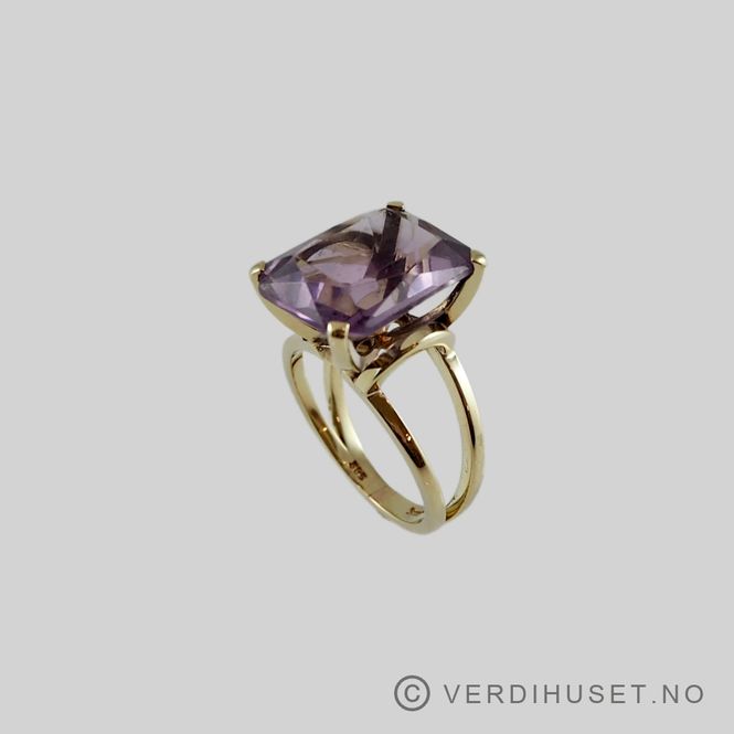 Hovedbilde Ring i 14 K gull med lilla sten
