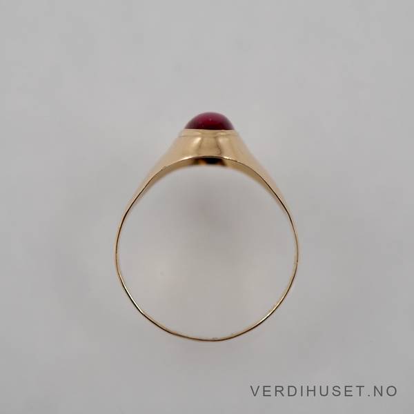 Hovedbilde Ring i 14 K gull med rød sten