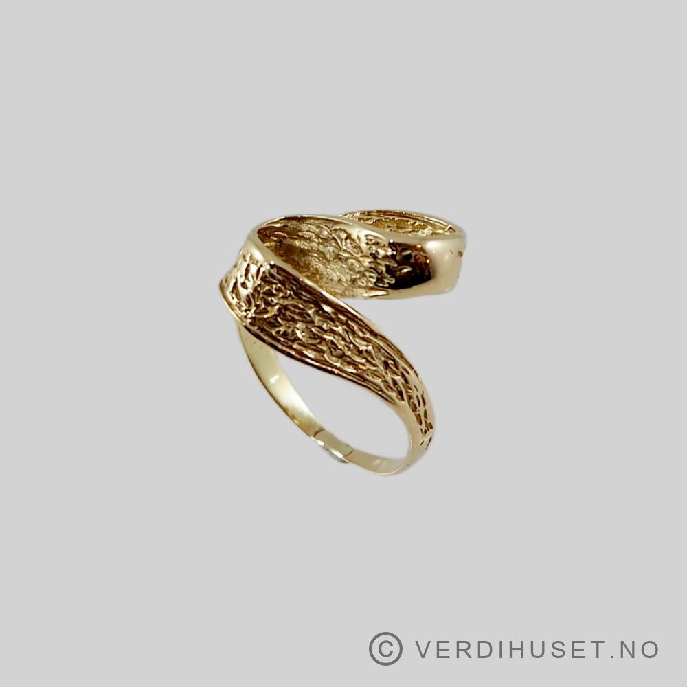 Ring i 14 K gull