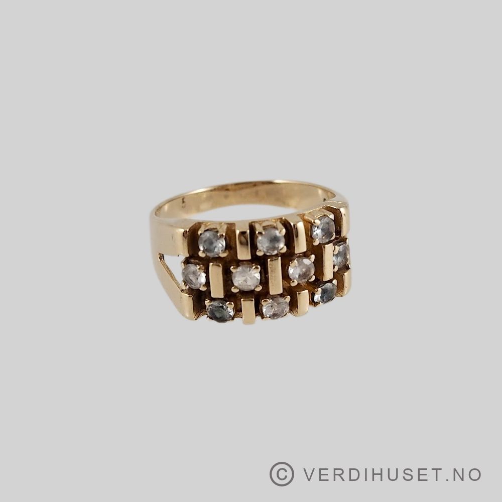 Ring i 14 K gull med blanke stener