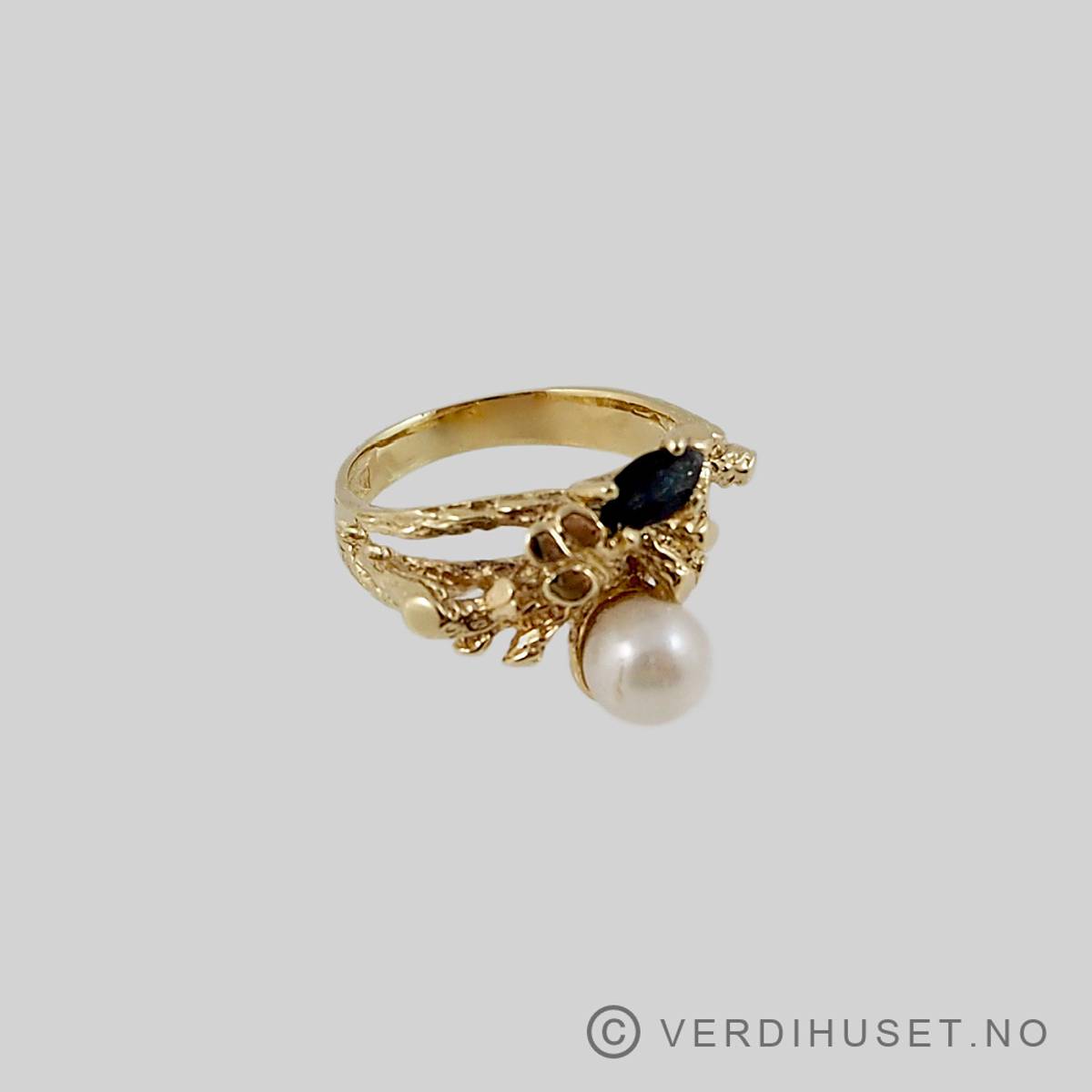 Ring i 14 K gull med perle og blå sten