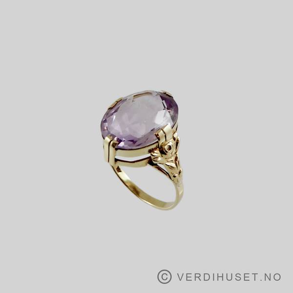 Hovedbilde Ring i 14 K gull med lys lilla sten