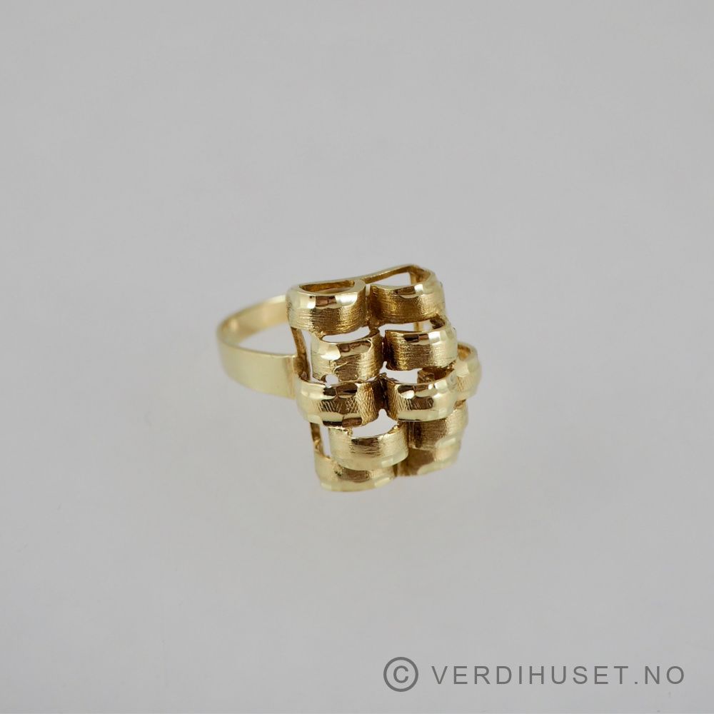 Ring i 18 K gull