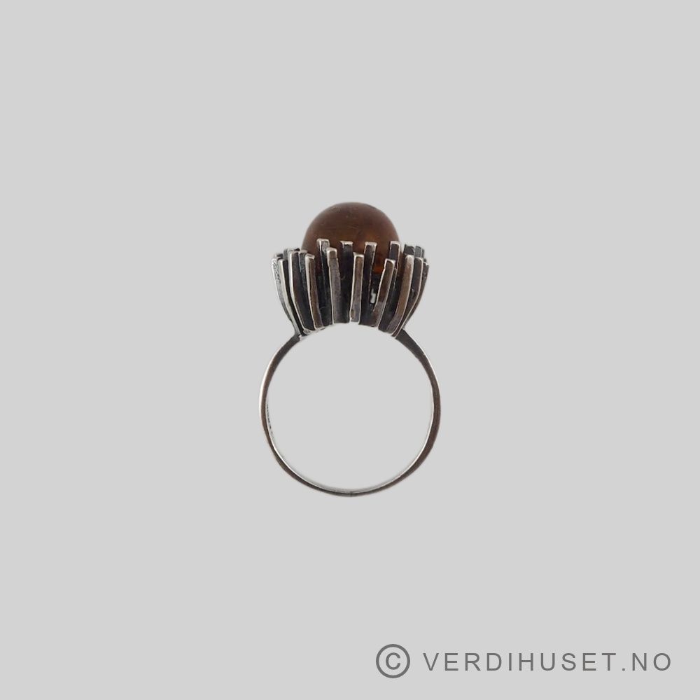Ring i sølv med rav