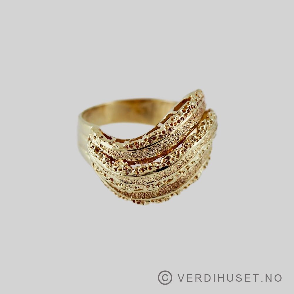 Ring i 14 K gull