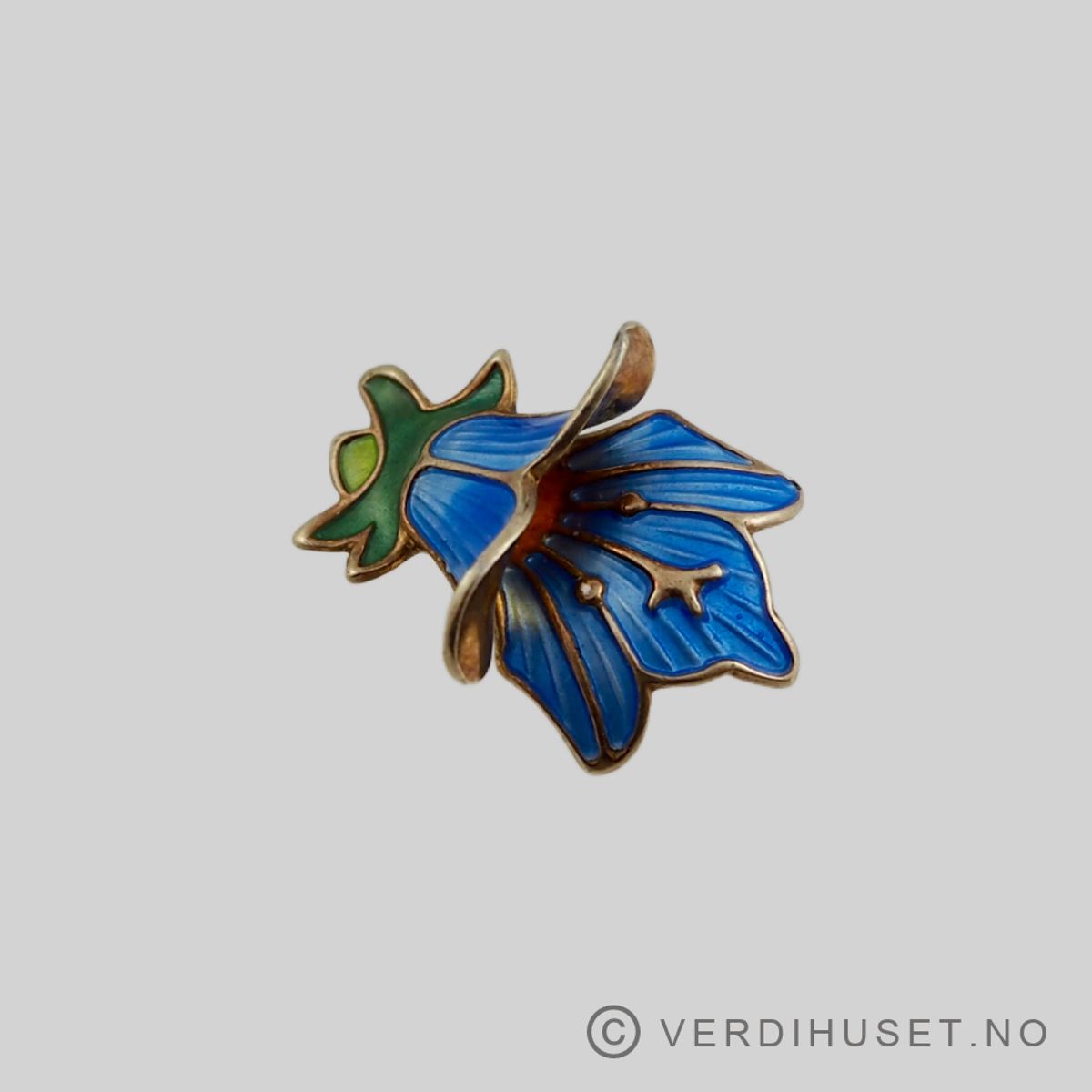 Brosje i forgylt sølv med blå og grønn emalje - D-A
