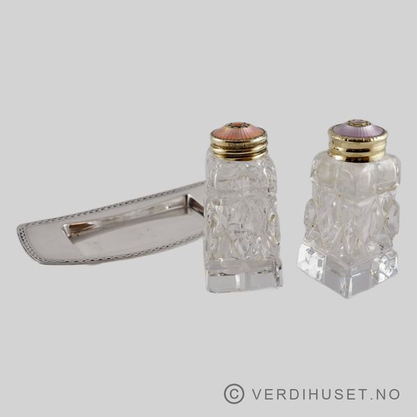 Bilde av Store salt- og pepperbøsser i krystall og sølv ...