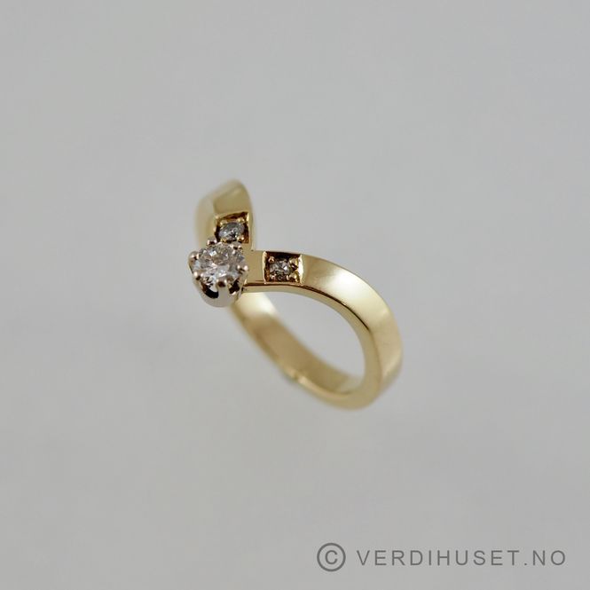 Hovedbilde Ring i 14 K gull med blanke stener