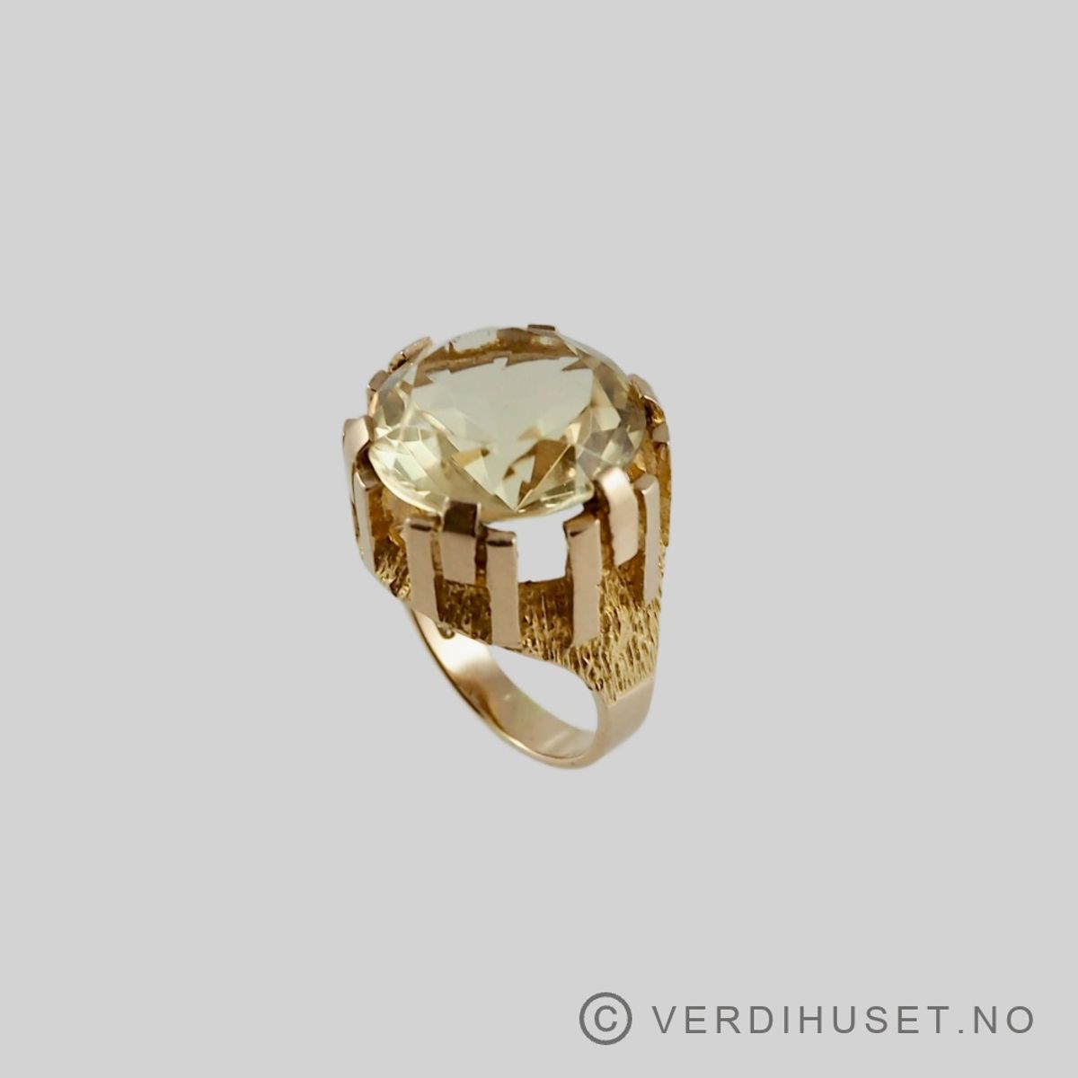 Ring i 14 K gull med champagne-farget sten