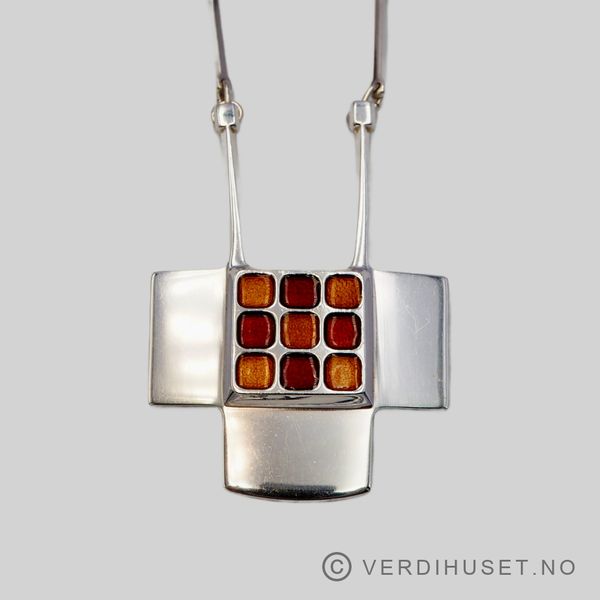 Hovedbilde Halssmykke i sølv med gul/oransje emalje - D-A